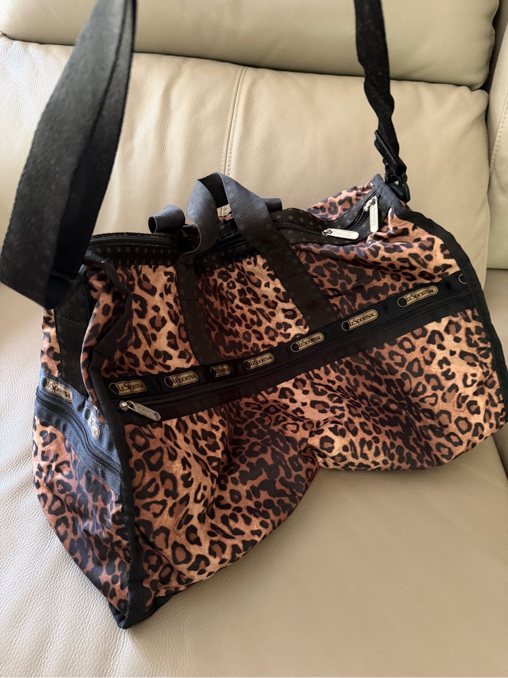 Lesportsac Leopard Print Black/Brown Weekender Duffel Bag ShoulderStrap Zippered - Picture 3 of 16
